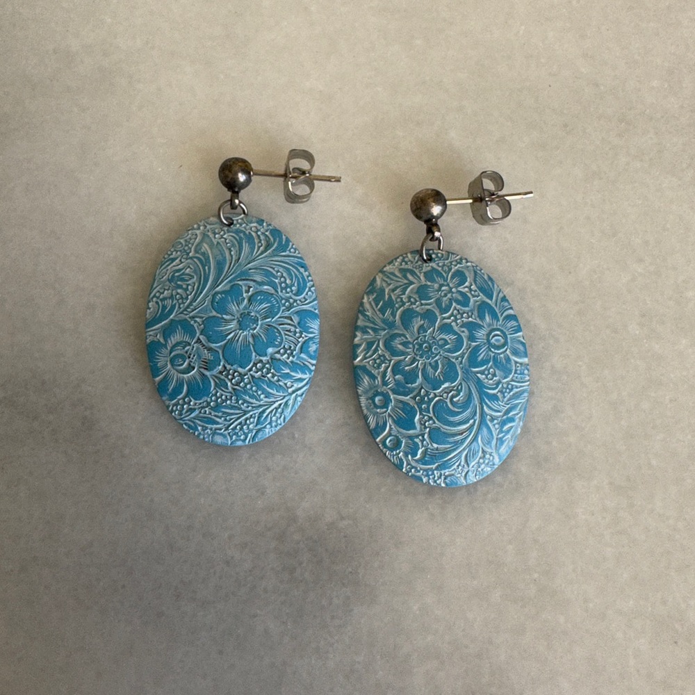 VINTAGE • 80s Pastel Goth Earrings Floral Blue Retro Dangle Flowers Elegant Girl